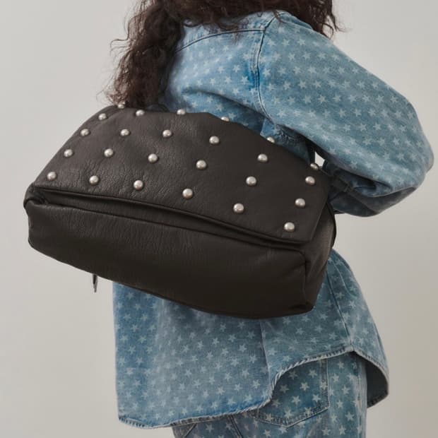 플리즈프로젝트 스터드 레더 메신저백