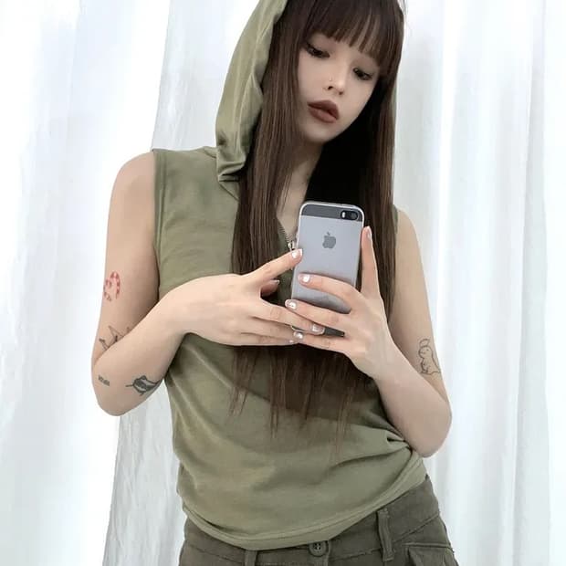 홀터넥 카키 나시티