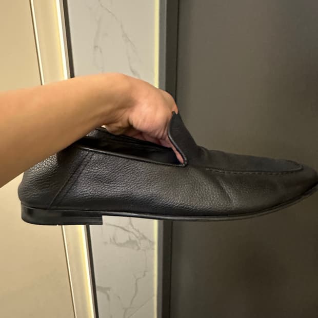 자라 레더 로퍼 더로우 프라다맛