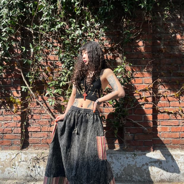 블랙 워싱 에스닉 주머니 롱스커트