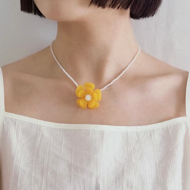 Freesia bead necklace