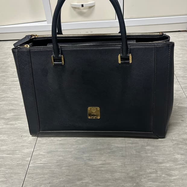 MCM 블랙 사피아노 레더 토트백