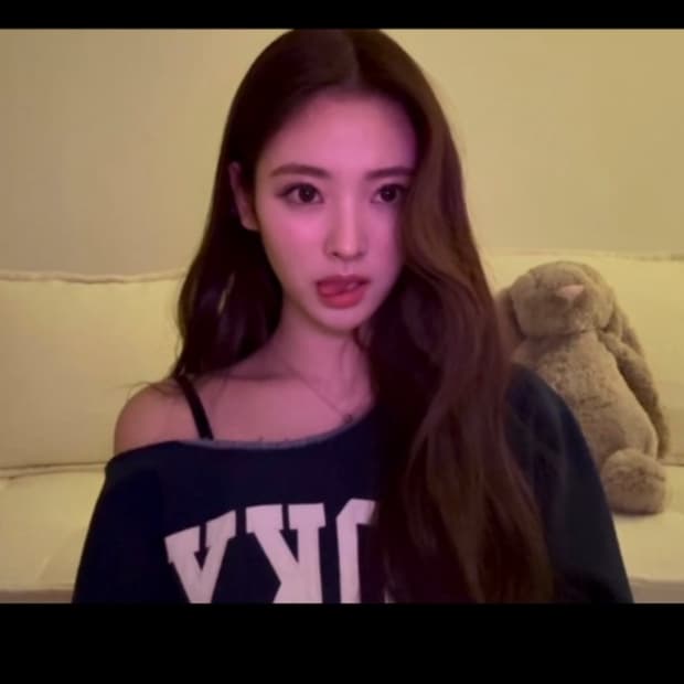 브랜디멜빌 오프숄더 맨투맨