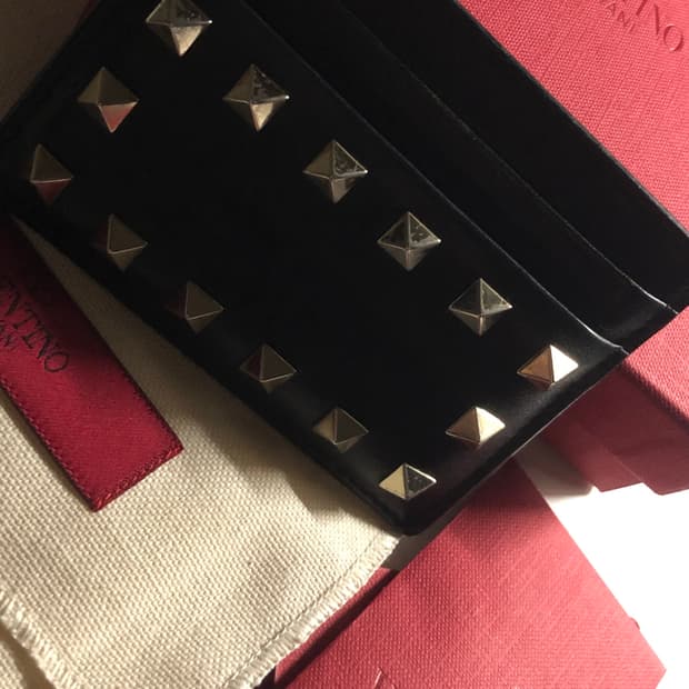 발렌티노 락스터드 카드지갑