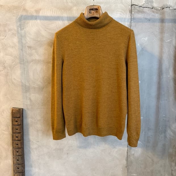 아페쎄 터틀넥 니트 100