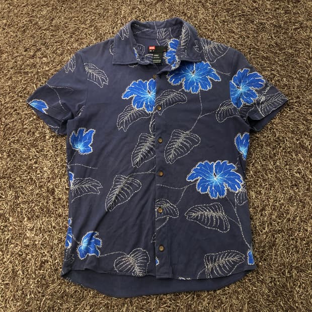 디젤 플라워 패턴 하프 반팔 셔츠