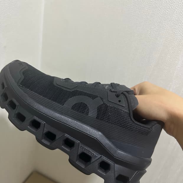 250W) 온러닝 클라우드몬스터 보이드 팝니다