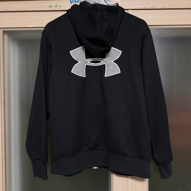언더아머 후드 집업
