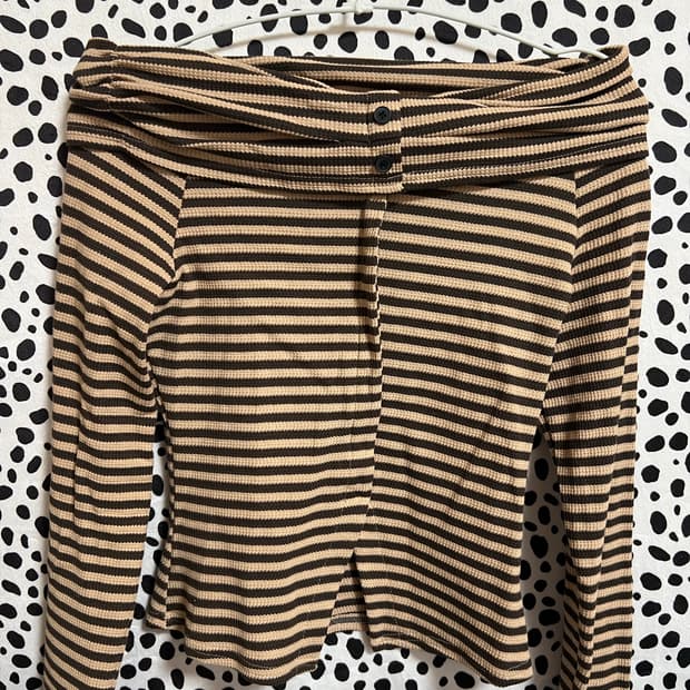 갸루 코코아 줄무늬 오프숄더 