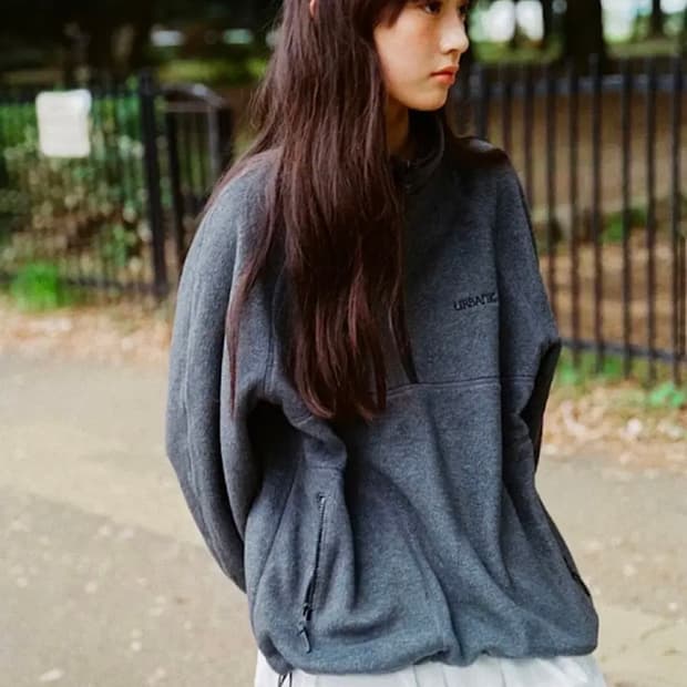 얼바닉30 urbanic30 유틸리티 하프집업 플리스 챠콜