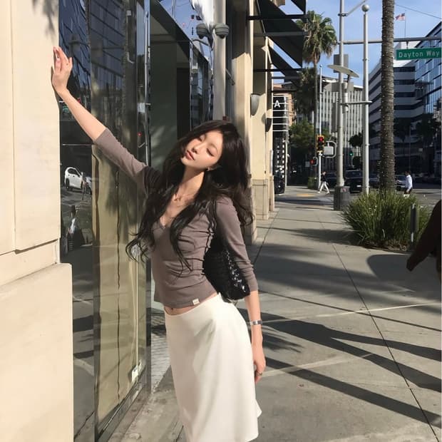 레터앤 새틴 미디스커트 아이보리 S