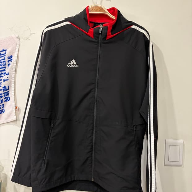 439. 아디다스 바람막이