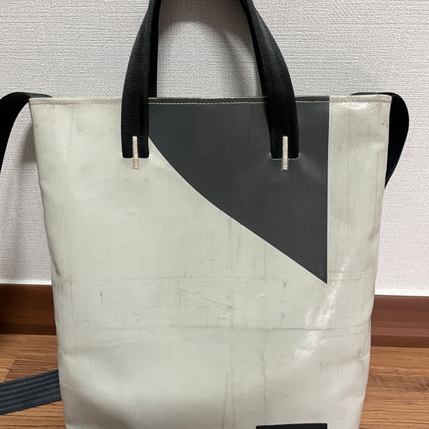 Freitag 리랜드 회흰 팝니다