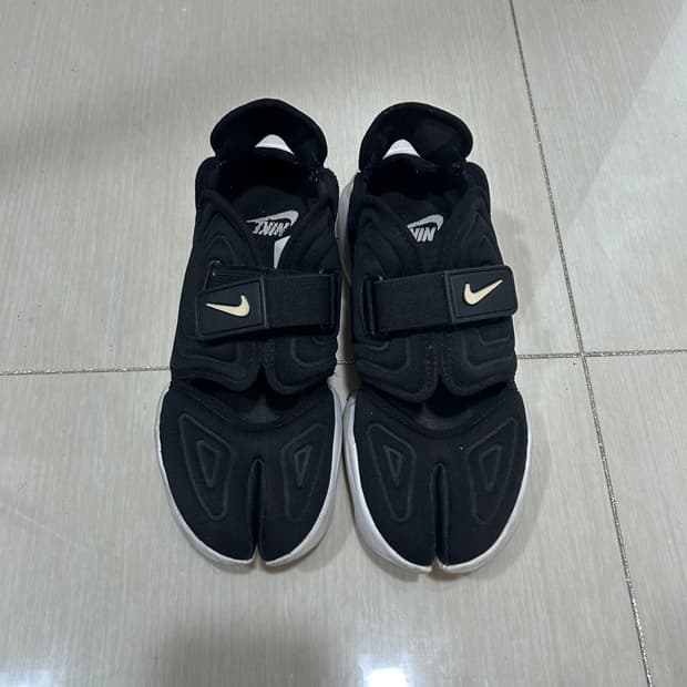 나이키 아쿠아 리프트