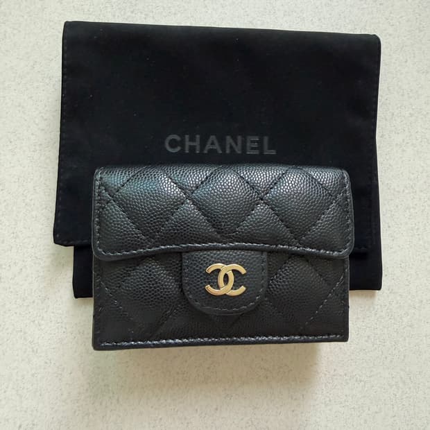 샤넬 캐비어 스몰플랩 반지갑