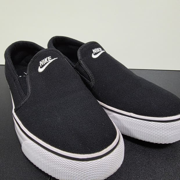 나이키 우먼스 토키 슬립온 스니커즈 [250mm]