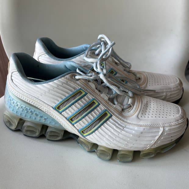 아디다스 바운스 런닝화 235size