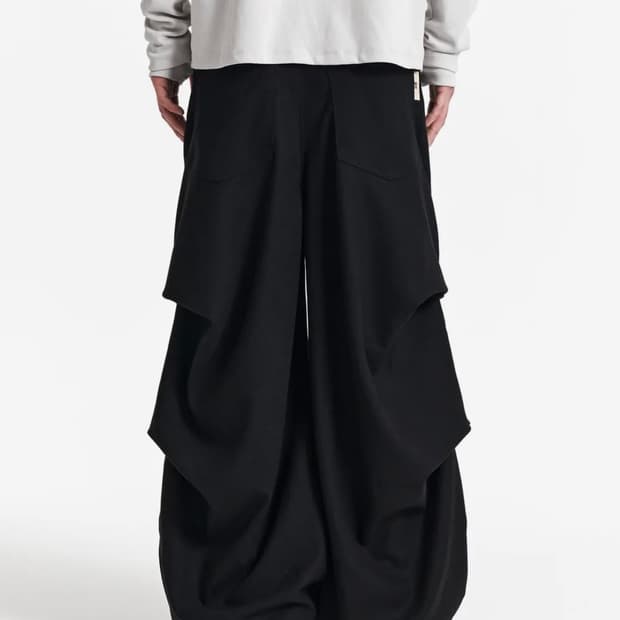 기철 Side Tuck Peach Skin Balloon Pants (B