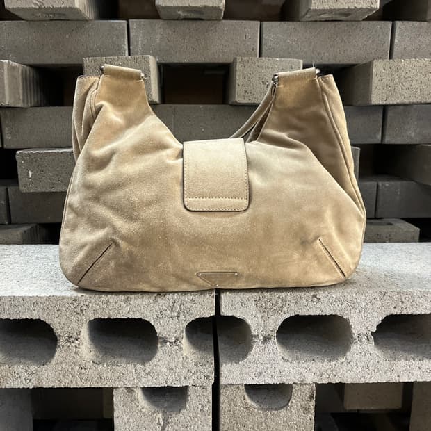 프라다 카멜 스웨이드 호보 백