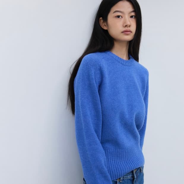 GBH 지비에이치어패럴 마린블루 크루넥 니트