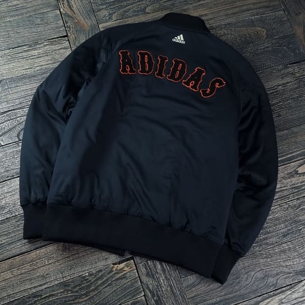 [아디다스] 뒷판 빅로고 블루종 자켓 블랙 M18417