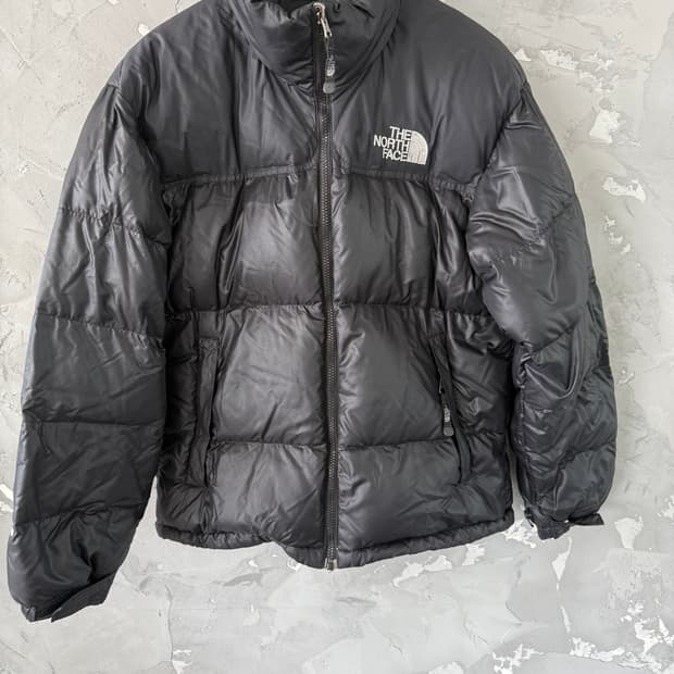 노스페이스 눕시 700 패딩 판매합니다 M
블랙