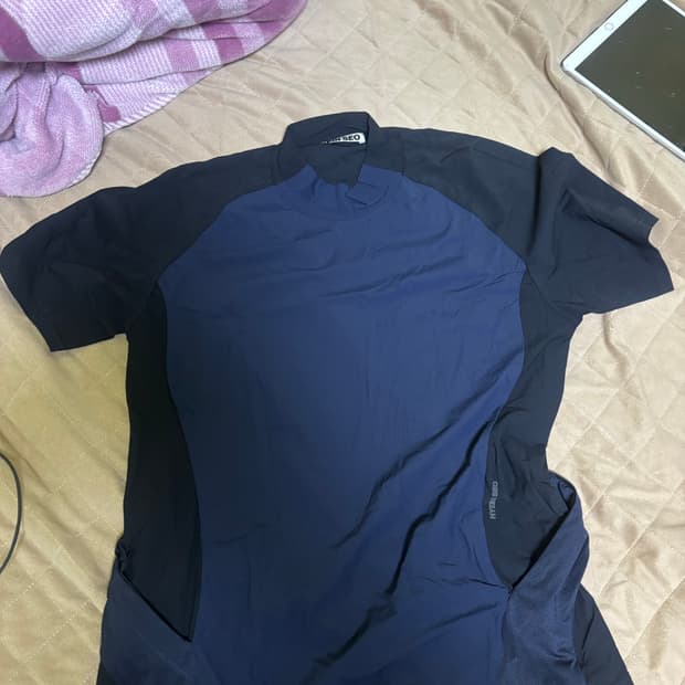 혜인서 탑 판매합니다 (4사이즈)