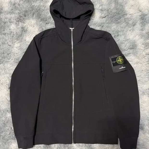 스톤아일랜드 소프트쉘 R e-dye M