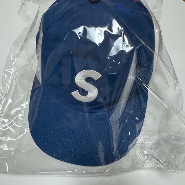 슈프림 s로고 고어텍스 볼캡 판매합니다!