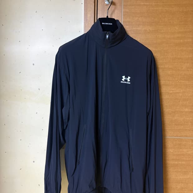 발렌시아가 언더아머 윈드브레이커 자켓