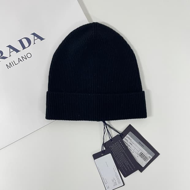 새상품 프라다 비니 캐시미어 100% 블랙 컬러 2XL