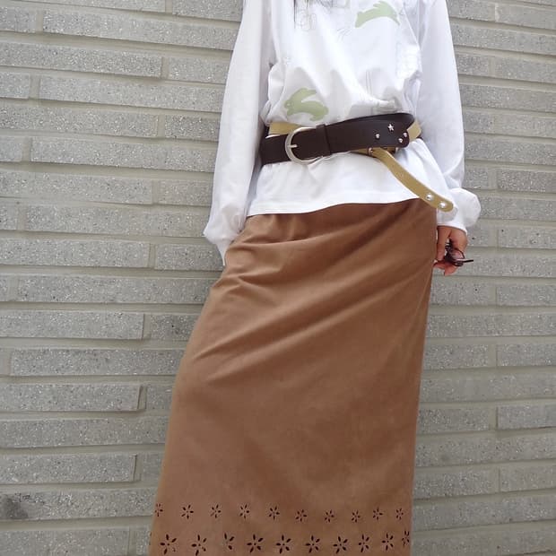 Suede flower punching skirt / brown