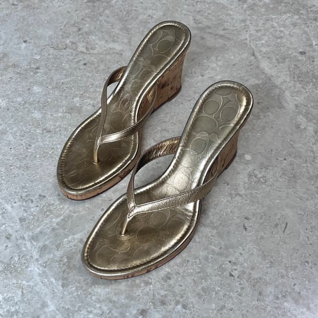 Coach 골드 웨지힐 샌들 