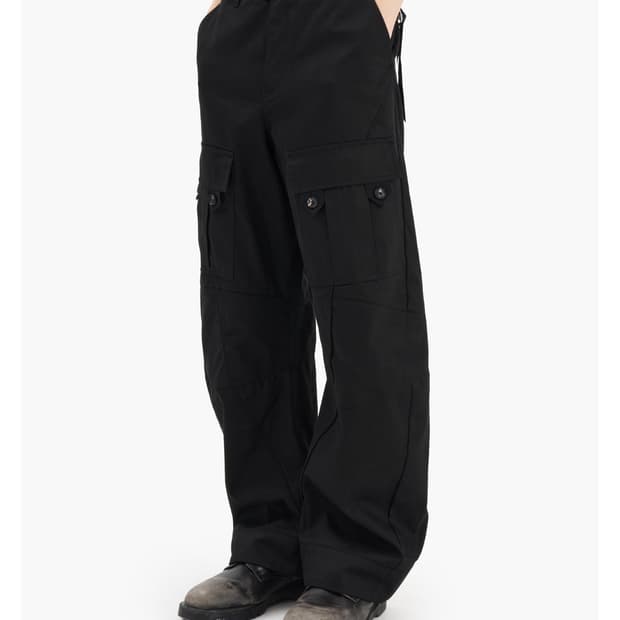 지용킴 커브드 멀티 포켓 팬츠