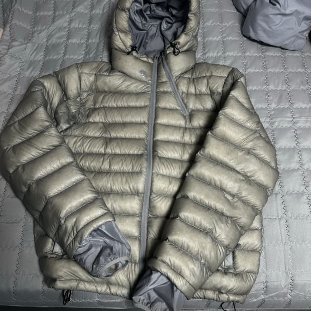 산산기어 서픽스 푸퍼 자켓 그레이 24FW