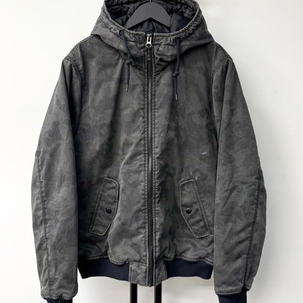 H&M 카모플라쥬 봄버 후드 워크 자켓