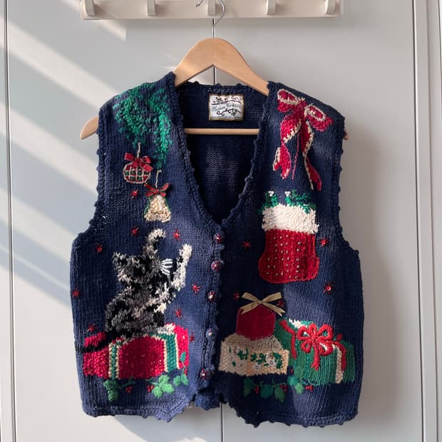Heirloom collection 크리스마스 고양이 자수 니트 조끼