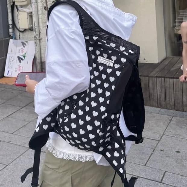 더뮤지엄비지터 하트 백팩 블랙