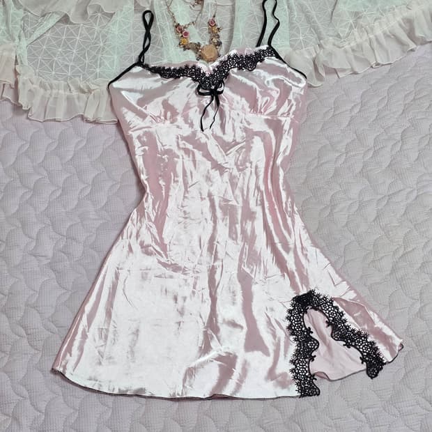 빈티지)블랙x핑크 히메갸루 새틴 로맨틱 딸기우유 슬립홈웨어원피스