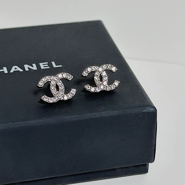 샤넬 크리스탈 업사이클링 귀걸이 실버