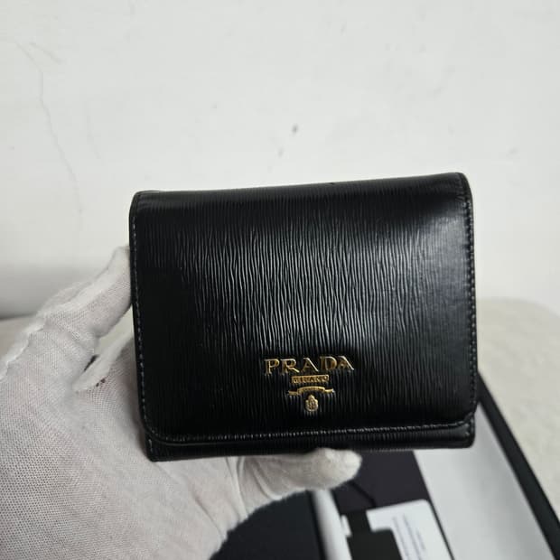 [보증서 정품] 프라다 사피아노 중지갑