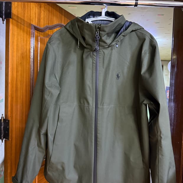 안냐세요 폴로 카키 바람막이 L판매합니다(정품)(진짜진짜이쁨)(sss급)