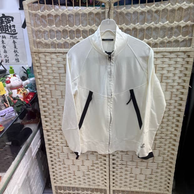 100 정품 cp컴퍼니 집업 팝니다