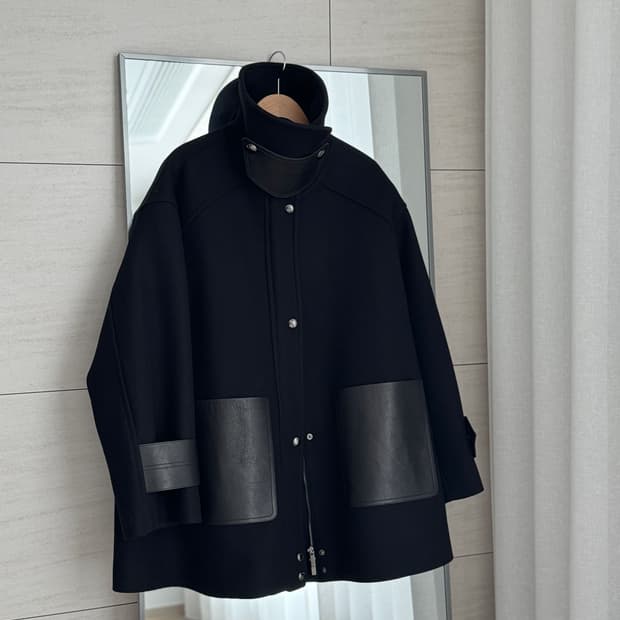 <2회 착용🖤> R2W 에버트 레더패치 하프코트 Ebert