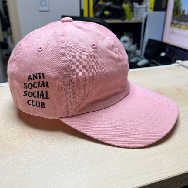 안티소셜소셜클럽 핑크 캡