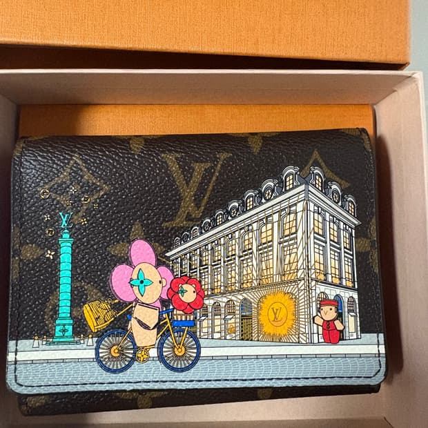 [한정판] 실착 0회 / 루이비통 모노그램 캔버스 크리스마스 에디션