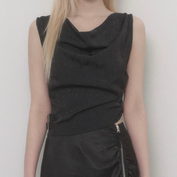 에트오소메 Draped Belt Satin Tank Top (Black)