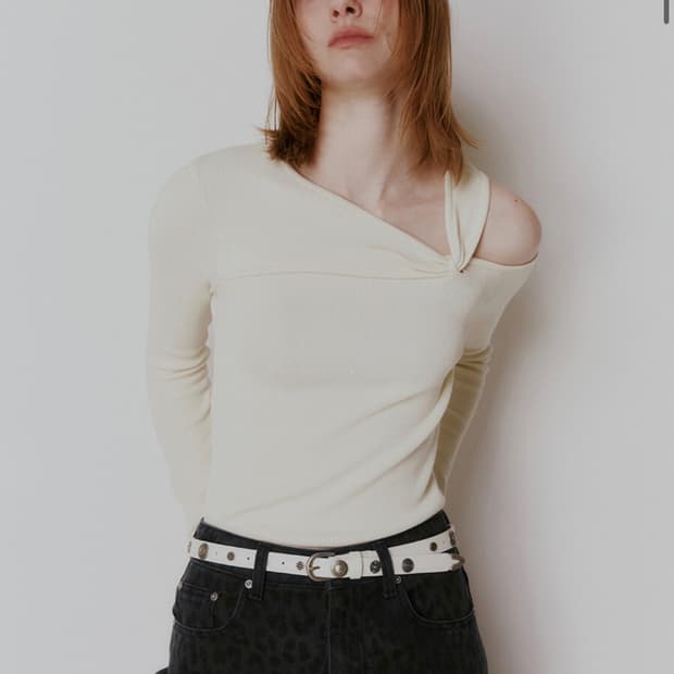 레이브 Twist Cut-out Knit 아이보리