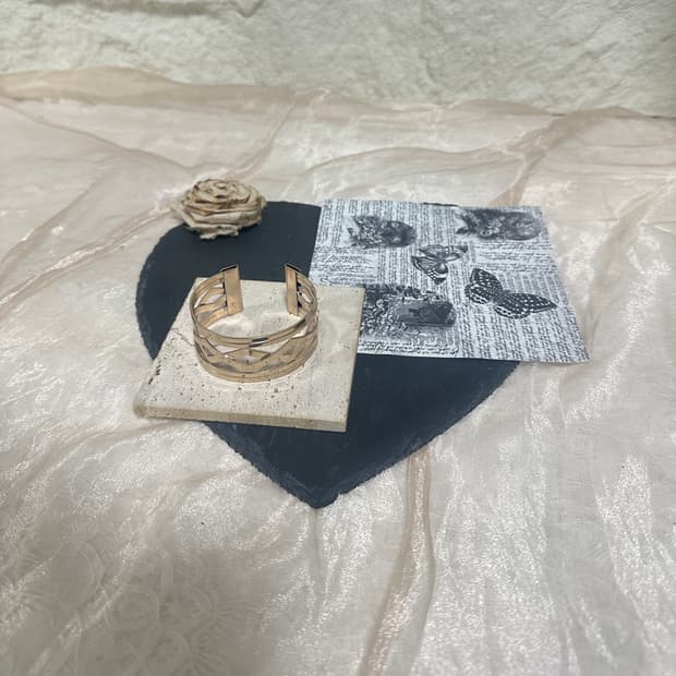 빈티지  골드톤 컷아웃 오픈 팔찌