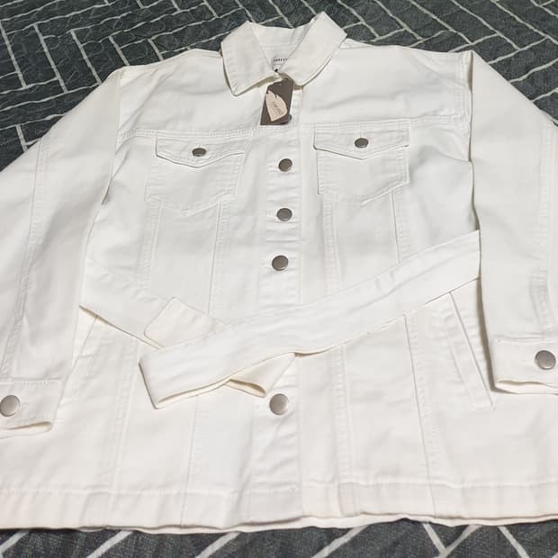 포에버21 벨티드 트러커 데님자켓 아이보리 (XS)